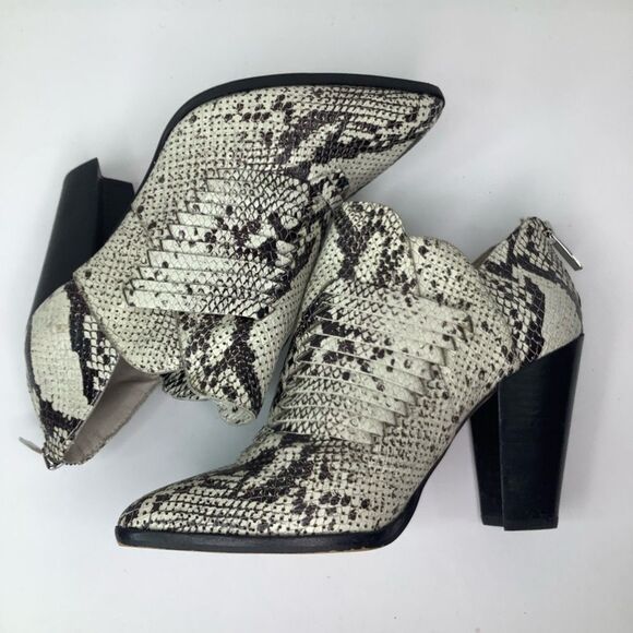 Vince Camuto Snakeskin Pointy Toe Black/White Women’s Ankle Booties Sz 7M - Picture 5 of 11